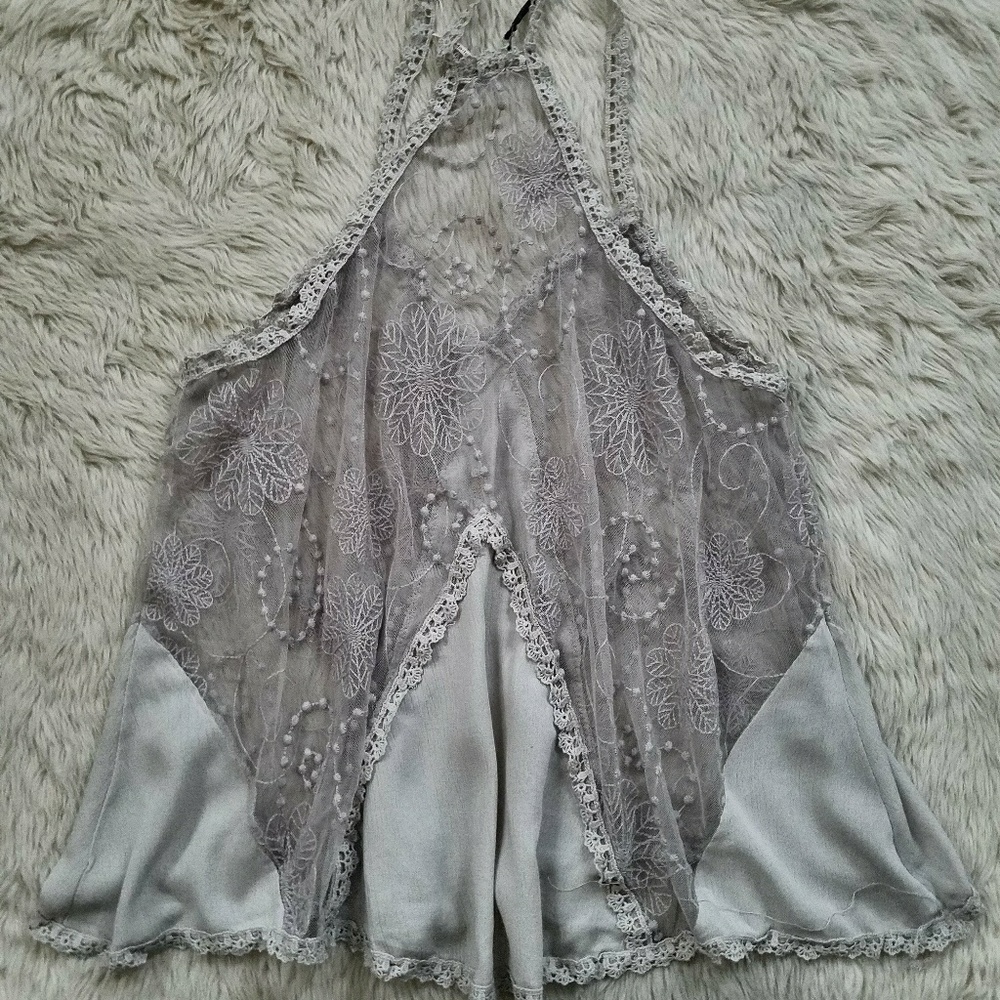 Poof embroidered hi low latte top - Picture 4 of 6